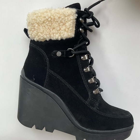 Guess Women’s Taanya Leather Wedge Booties Black Suede Size 9 - Picture 2 of 10